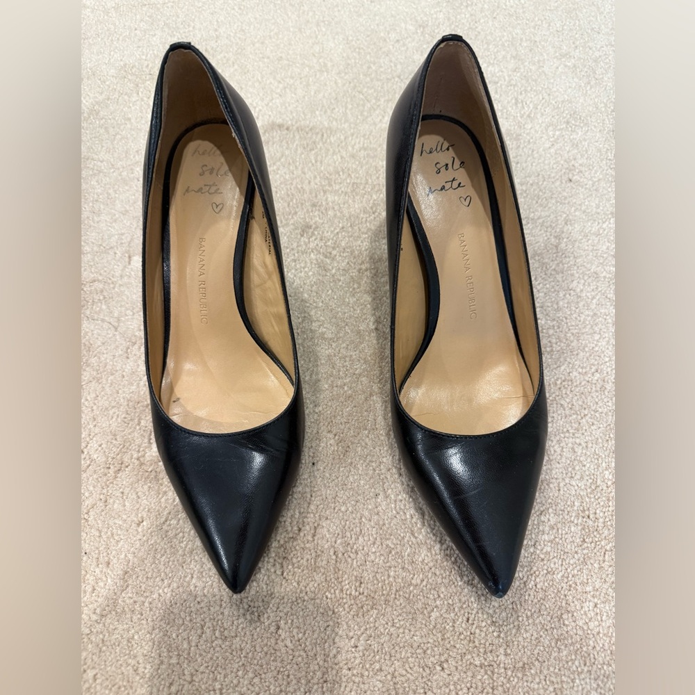 Banana Republic Black Women's classic pointed Pump Heels